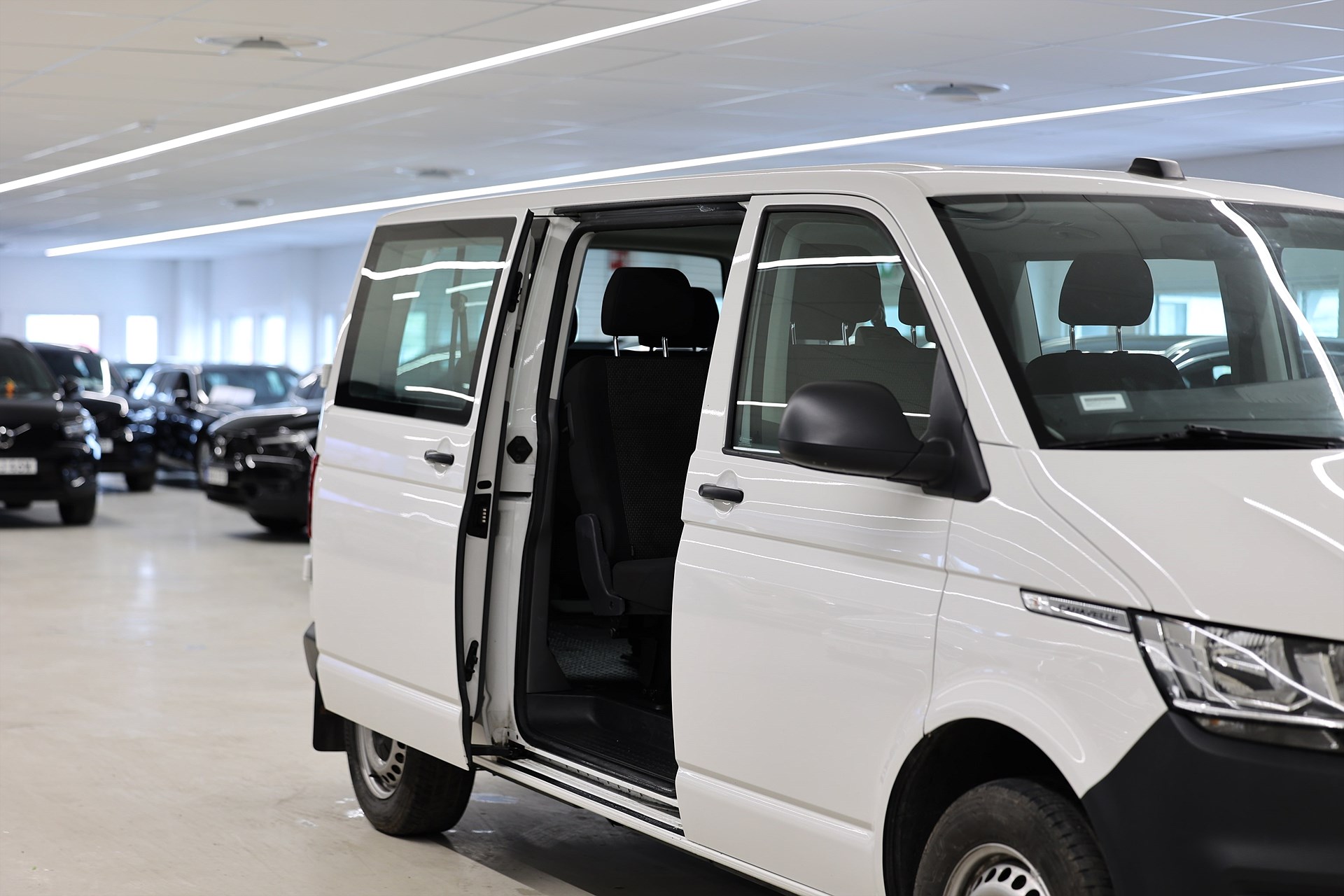 Volkswagen Caravelle 2.0 TDI 9-Sits B-kamera Carplay PDC MOMS