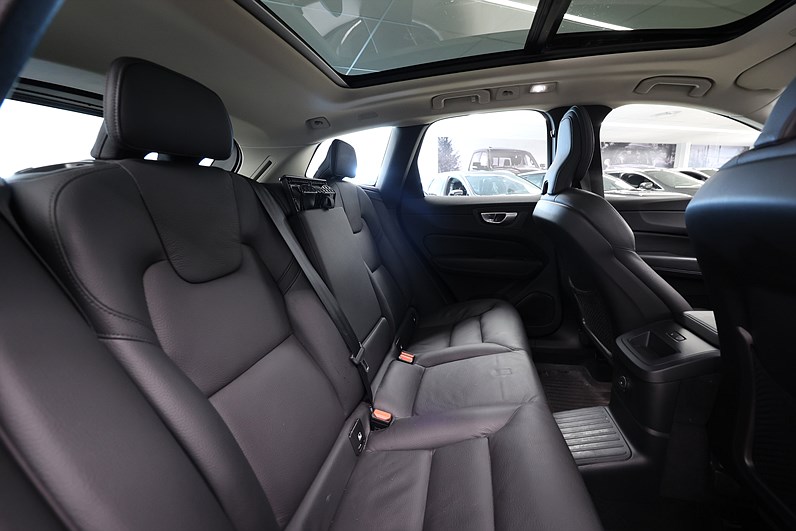 Volvo XC60 Recharge T6 AWD 350hk Plus Dark Pano Drag 360