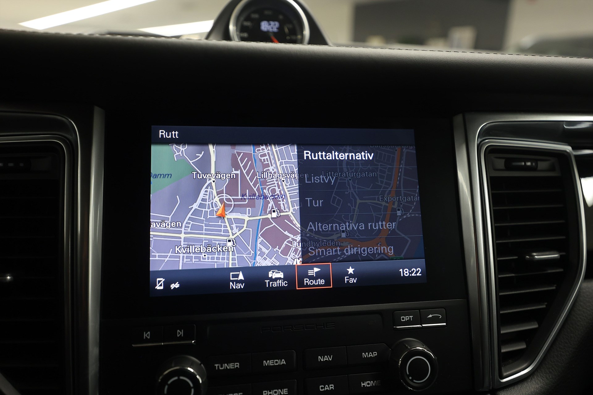 Porsche Macan Turbo Performance 441hk Sport Chrono BOSE Drag