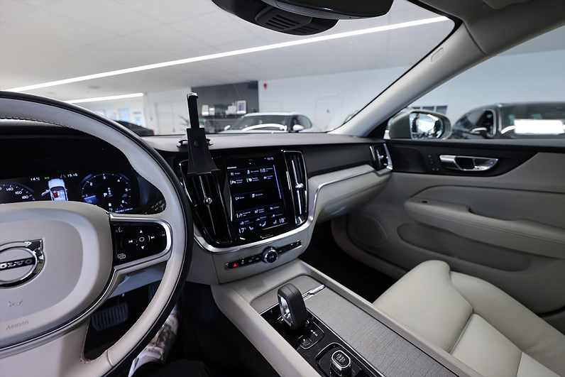Volvo V60 Cross Country B4 Momentum H/K B-Kamera Skinn Keyless