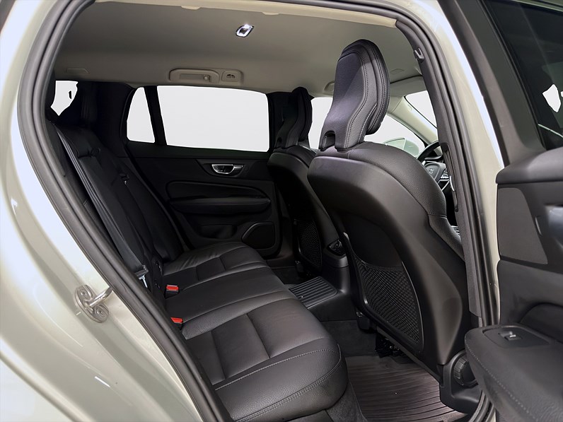Volvo V60 Recharge T6 AWD 350hk Inscription Läder B-Kamera
