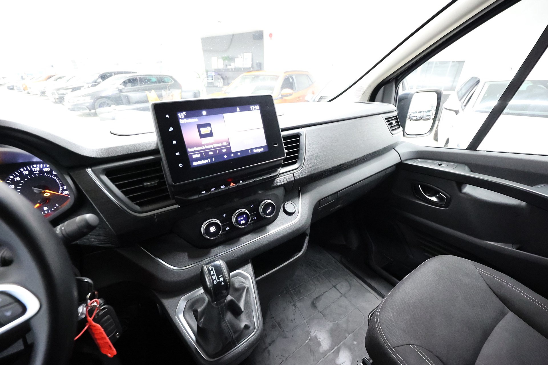 Renault Trafic 2.0 dCi EDC 150hk L2 Drag Värmare B kamera PDC MOMS