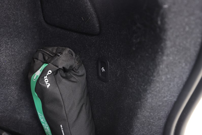 Volvo XC40 Recharge Single Motor 231hk Plus Keyless B-kamera Drag