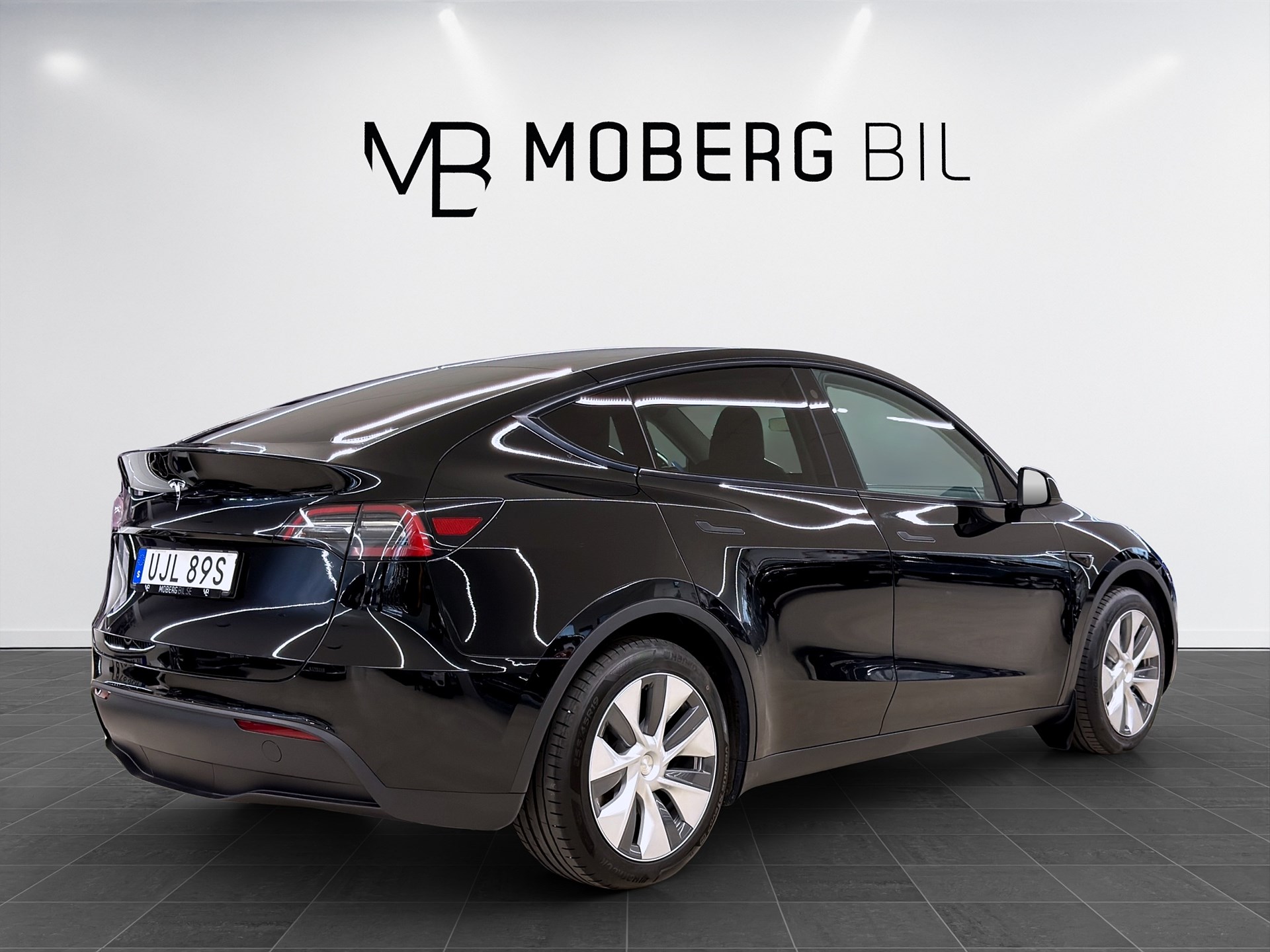 Tesla Model Y Standard Range 299hk Helg på Moberg!  Pano Läder Navi B-Kamera