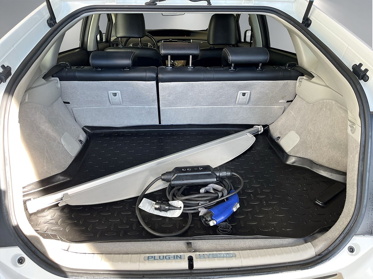 Toyota Prius Plug-in Hybrid 1.8 VVT-i + 3JM Plug-in CVT, 136hk, 2014