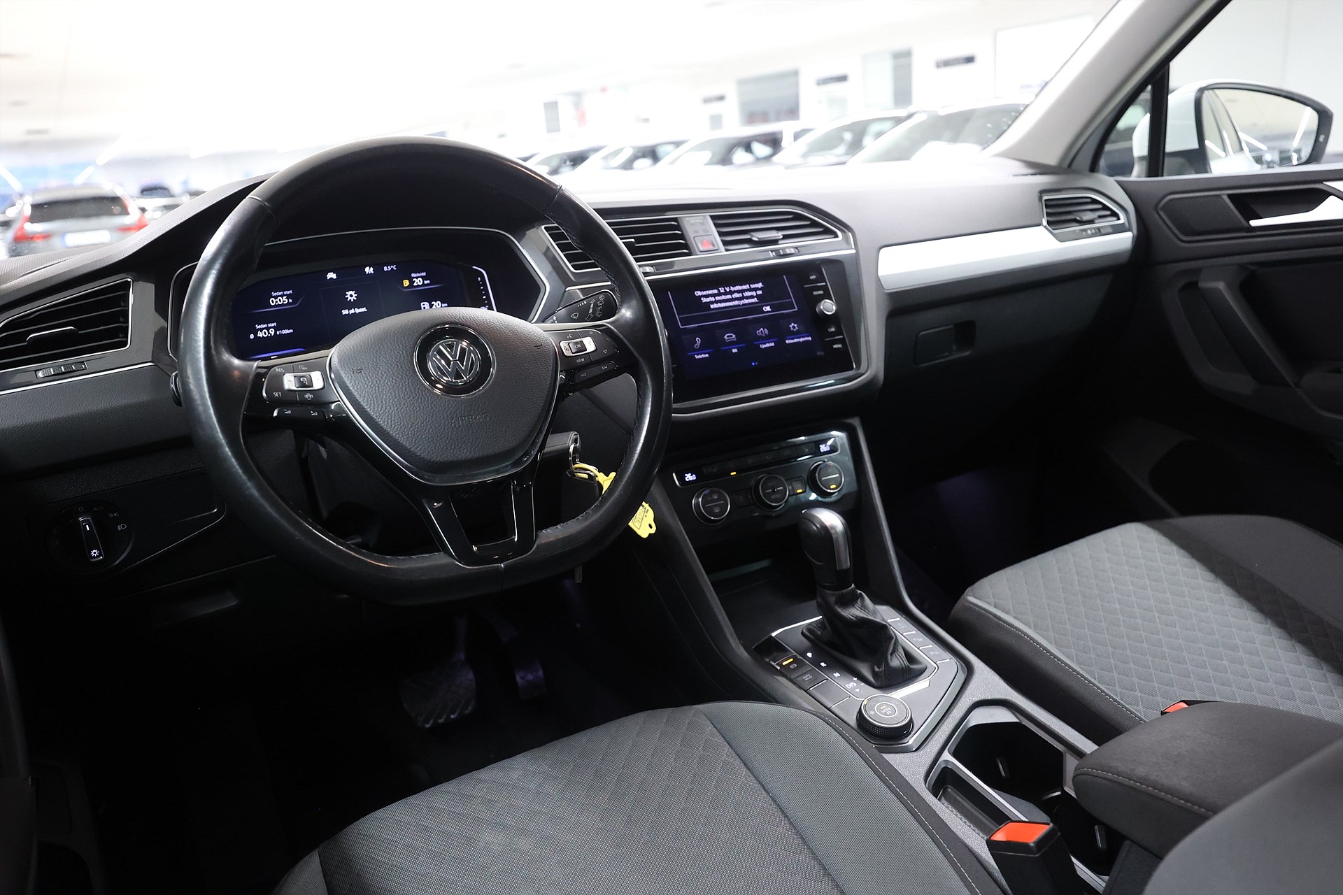 Volkswagen Tiguan 2.0 TSI 4M 190hk CarPlay B-Kamera Drag Värmare