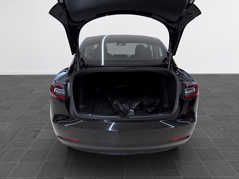 Tesla Model 3 Long Range 440hk Helg på Moberg! Pano Läder B-Kamera