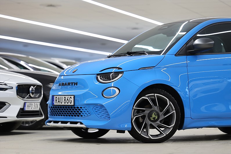 Abarth 500e 155hk *Kampanj!* Scorpionissma Alcantara JBL Pano
