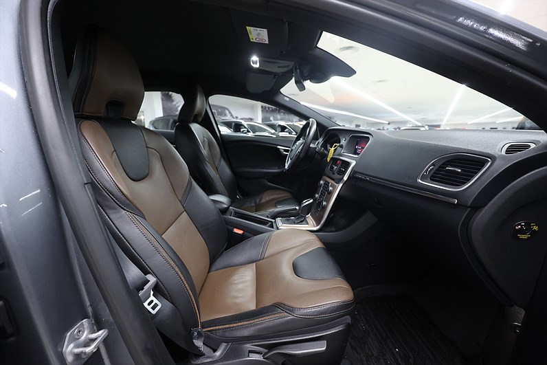 Volvo V40 Cross Country T3 152hk *Hjulkampanj!* Pro Edt Läder