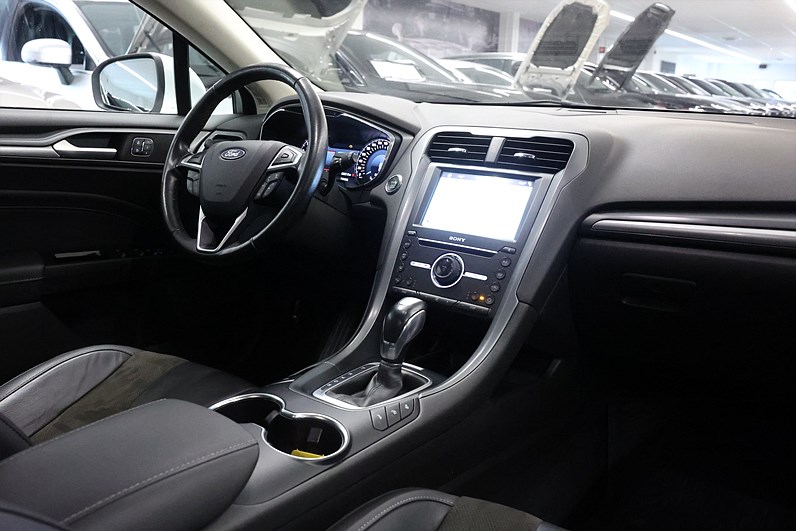 Ford Mondeo 2.0 TDCi 150hk Titanium Business Navi Keyless B-Kamera