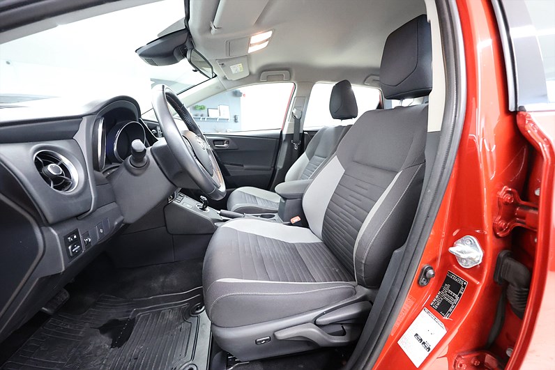 Toyota Auris 1.8 HSD 136hk Active B-Kamera Navi K-Värmare
