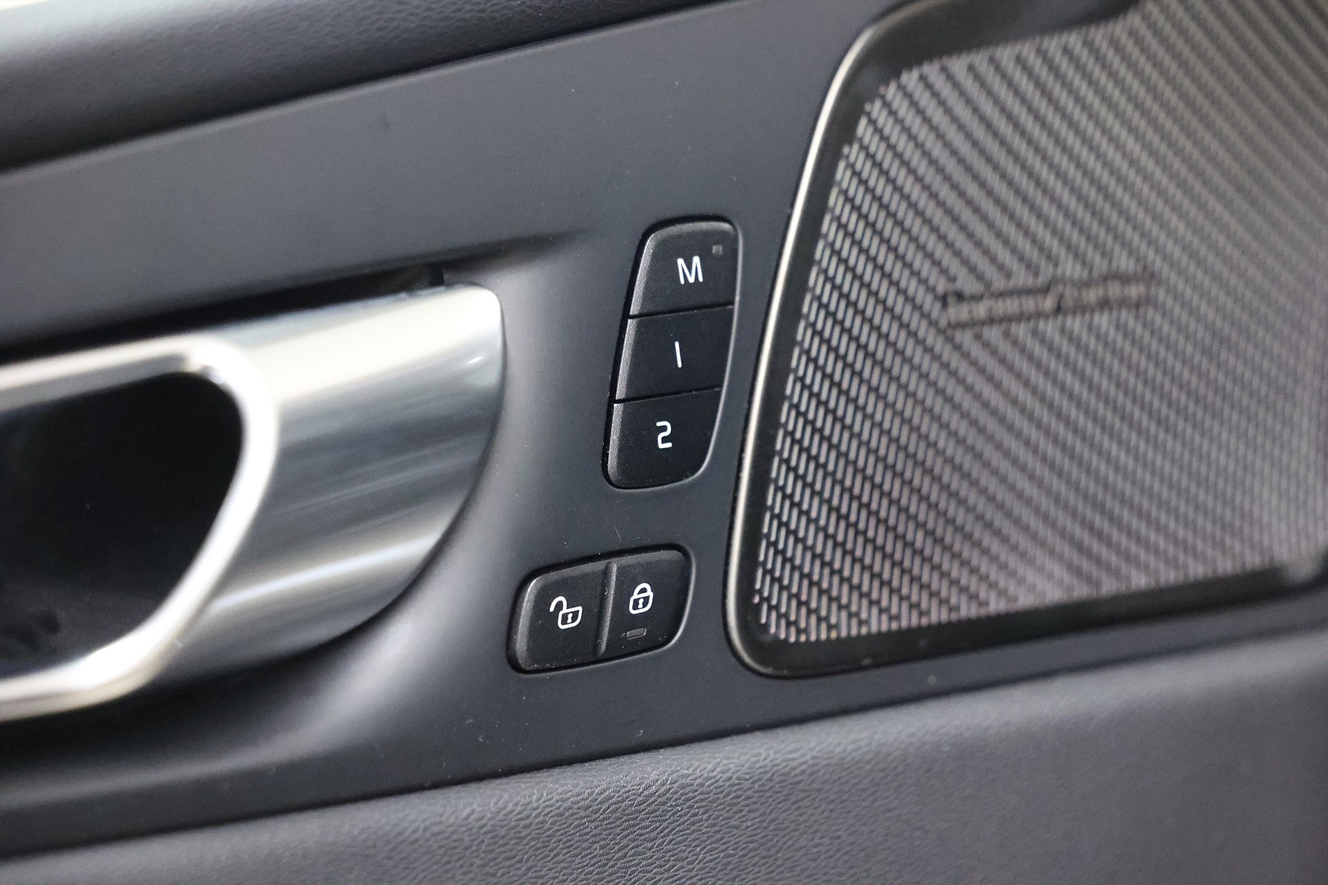 Volvo XC60 Recharge T8 AWD 456hk Ultimate Black Edt H/K 360 HUD Massage