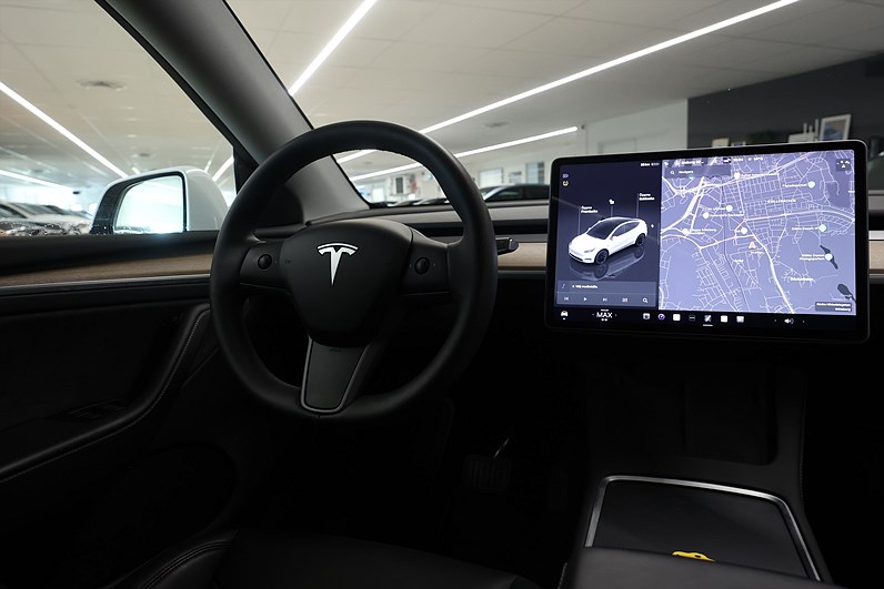 Tesla Model Y Long Range 514hk *Hjulkampanj!* AWD Pano AP MOMS