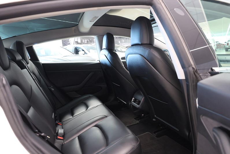 Tesla Model 3 Standard Range Plus 325hk AP Pano Läder Navi