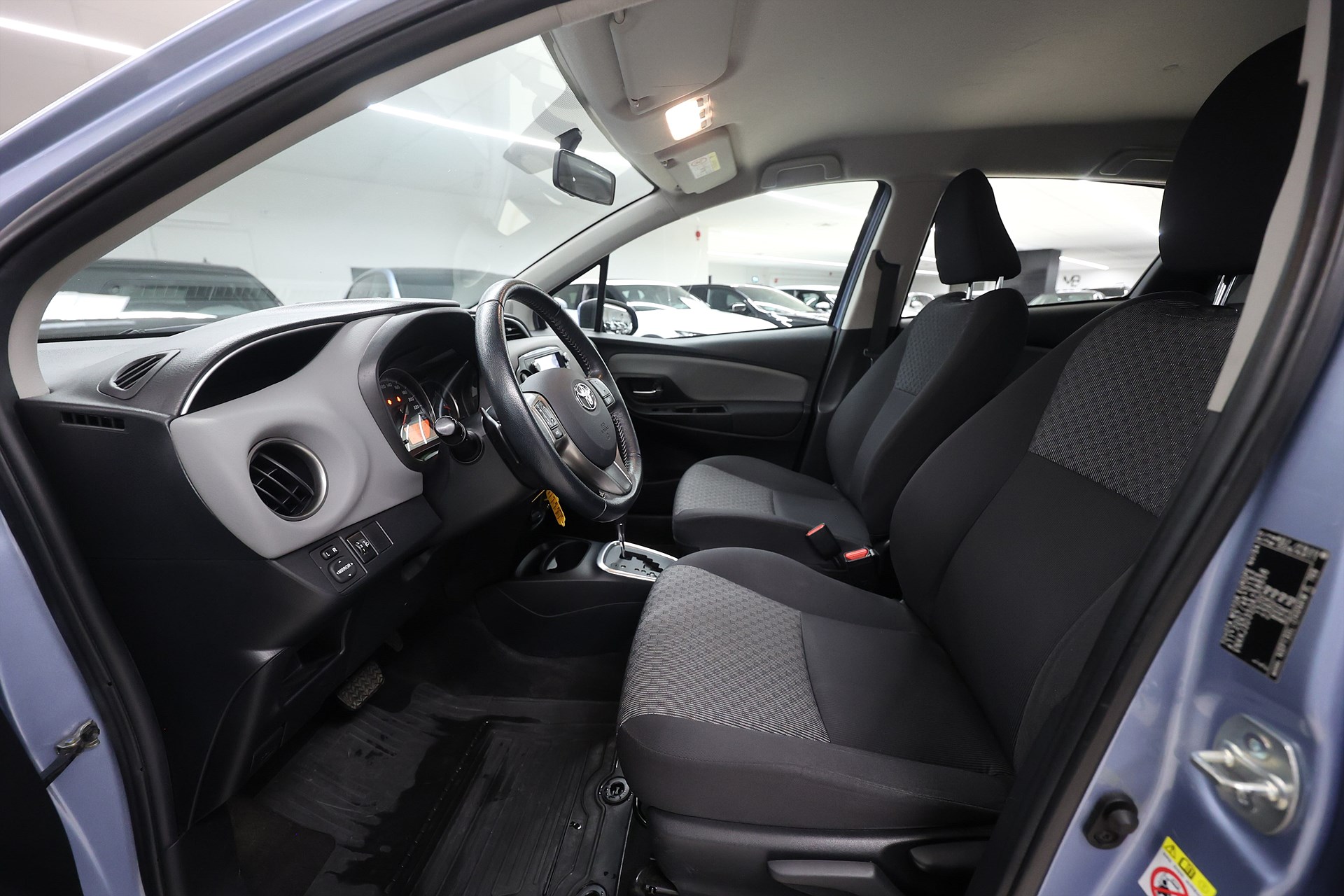 Toyota Yaris 5-dr 1.33 99hk *Hjulkampanj!* B-kamera Navi