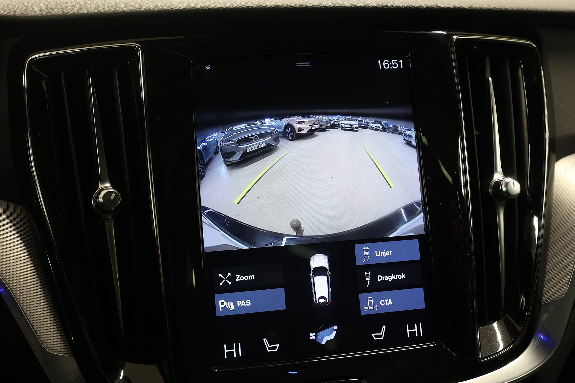 Volvo V60 Recharge T8 AWD 392hk R-Design Pano Drag Navi