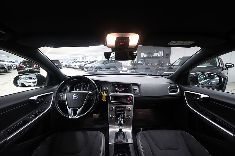 Volvo V60 D4 190hk *Hjulkampanj!* Momentum Värmare