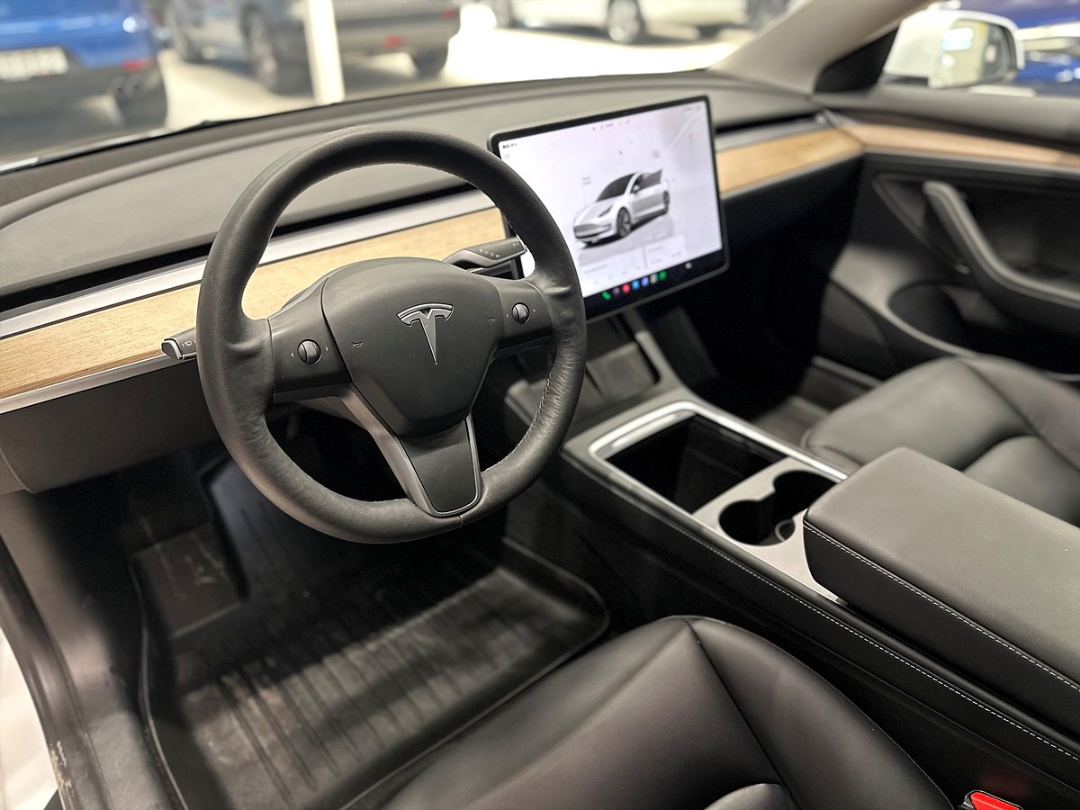 Tesla Model 3 – bild 13