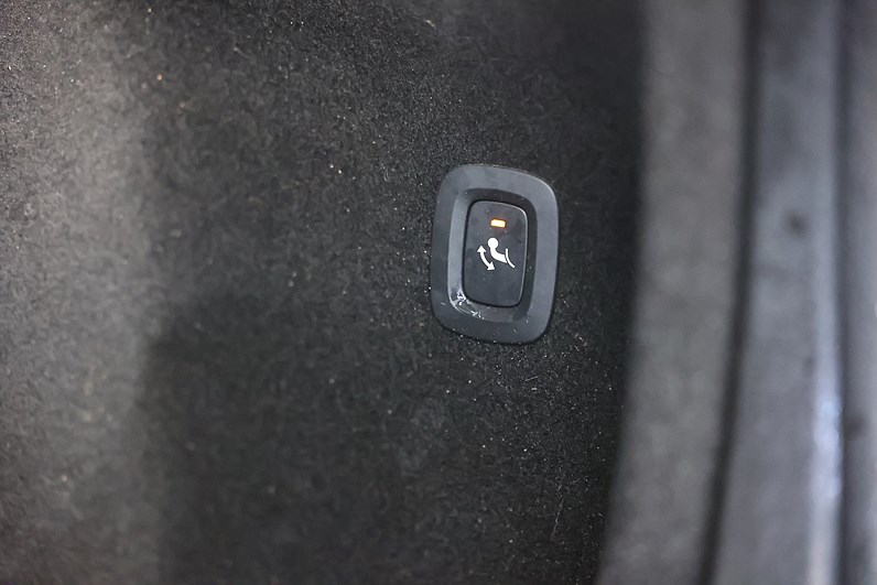 Volvo V60 Recharge T6 AWD 340hk Momentum Keyless CarPlay PDC