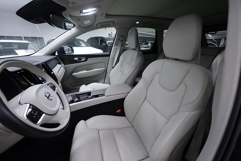 Volvo XC60 Recharge T6 AWD 350hk *Kampanj!* Core Pano H/K 360° Läder