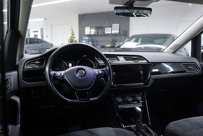 Volkswagen Touran 1.8 TSI 180hk *Hjulkampanj!* R-Line Drag