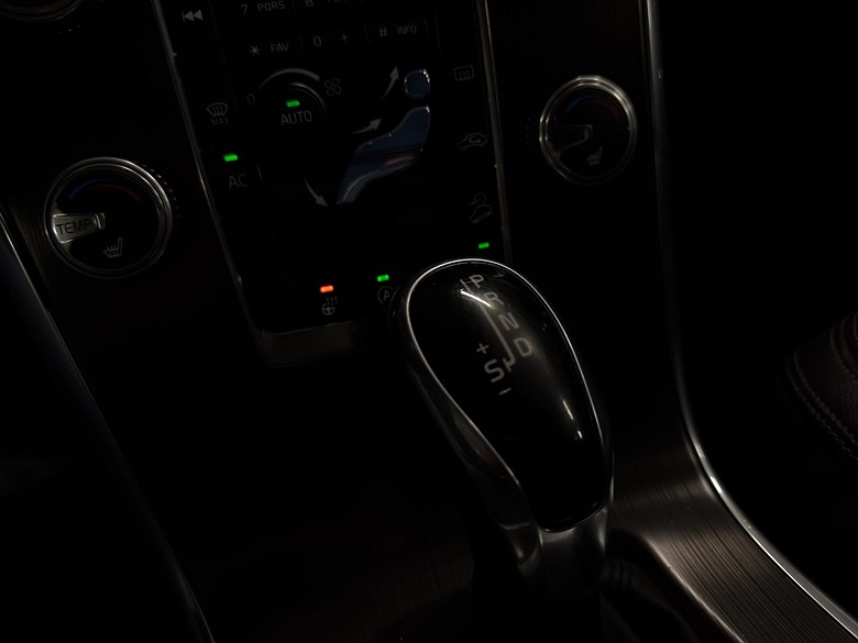 Volvo XC60 D4 AWD Polestar Navi Drag Värmare 2016, svart – bild 12 av 23, begagnad hos Niber i Järfälla