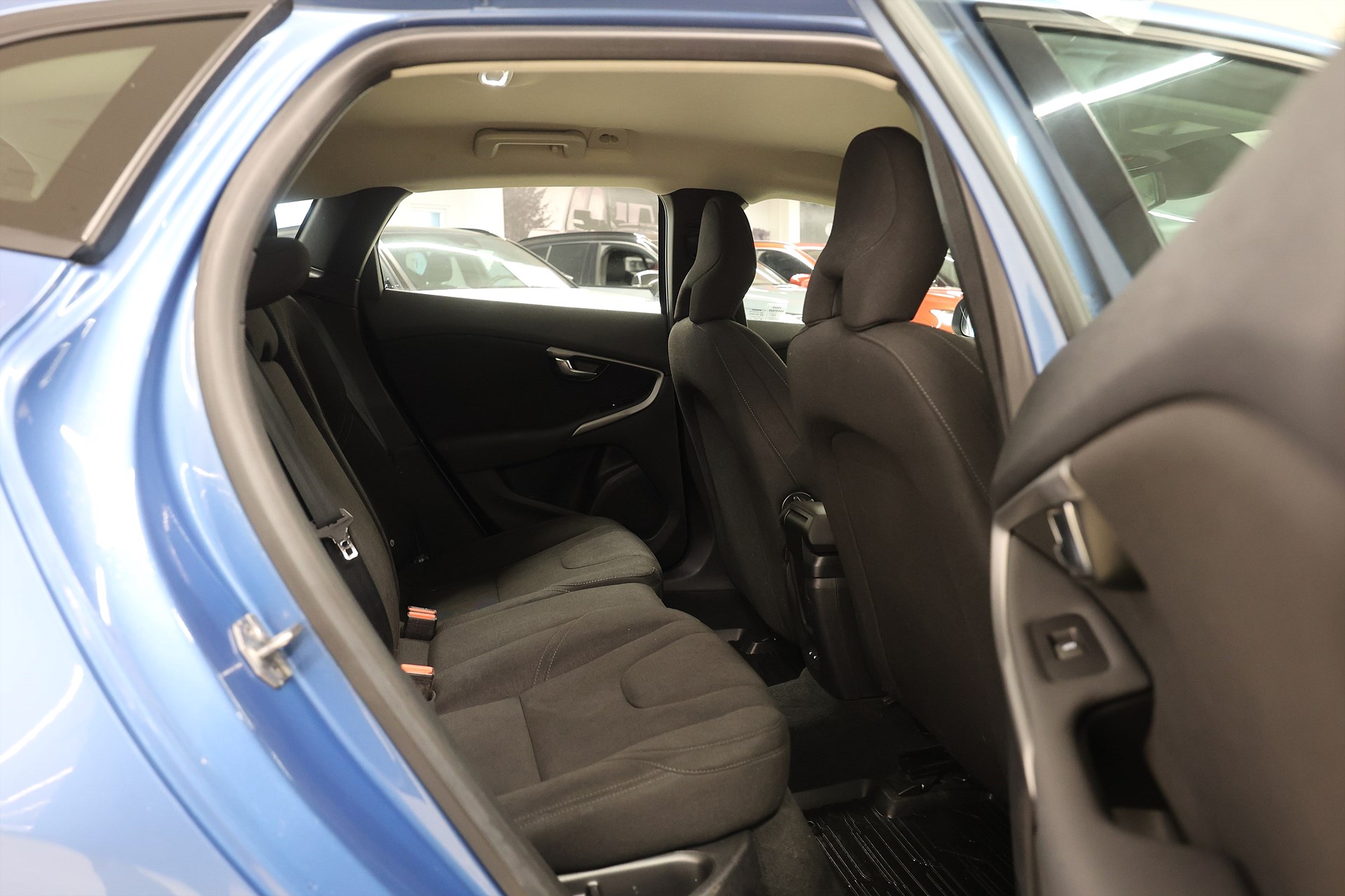 Volvo V40 D2 120hk *Hjulkampanj!* Kinetic Värmare PDC Farth