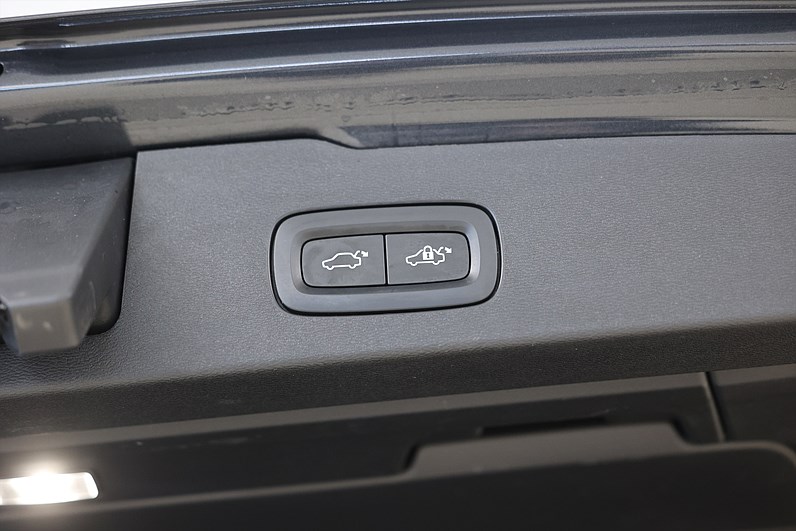 Volvo V60 T5 250hk R-Design Läder Keyless Värmare B-Kamera