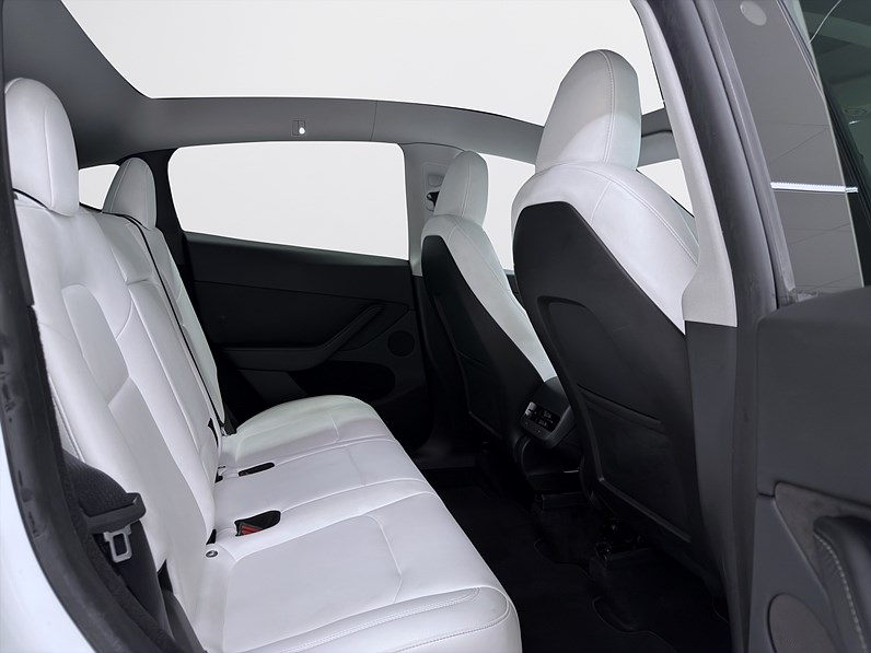Tesla Model Y Long Range 514hk Pano Drag B-Kamera Läder MOMS