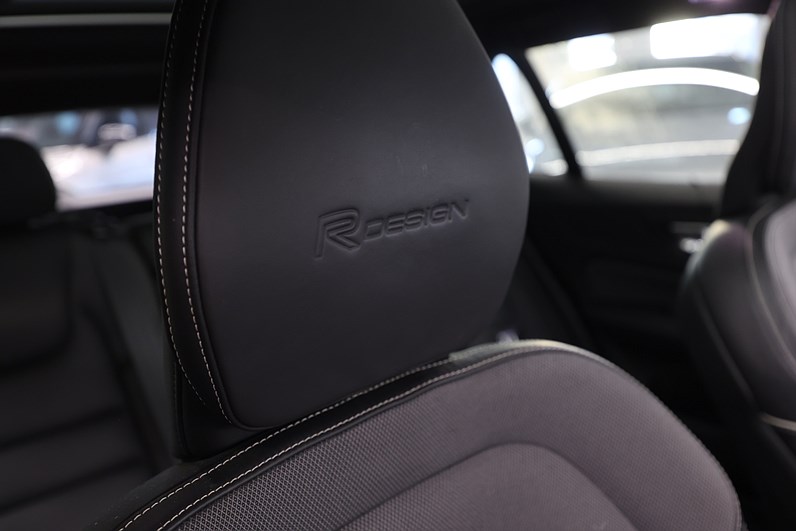 Volvo V60 Recharge T8 AWD 392hk R-Design Pano Drag Navi