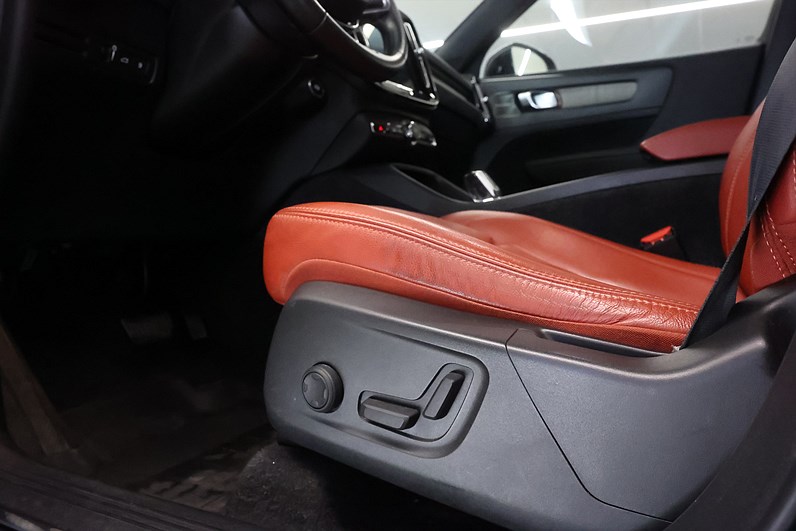 Volvo XC40 Recharge T4 DCT 211hk Inscription H/K Läder Keyless Drag