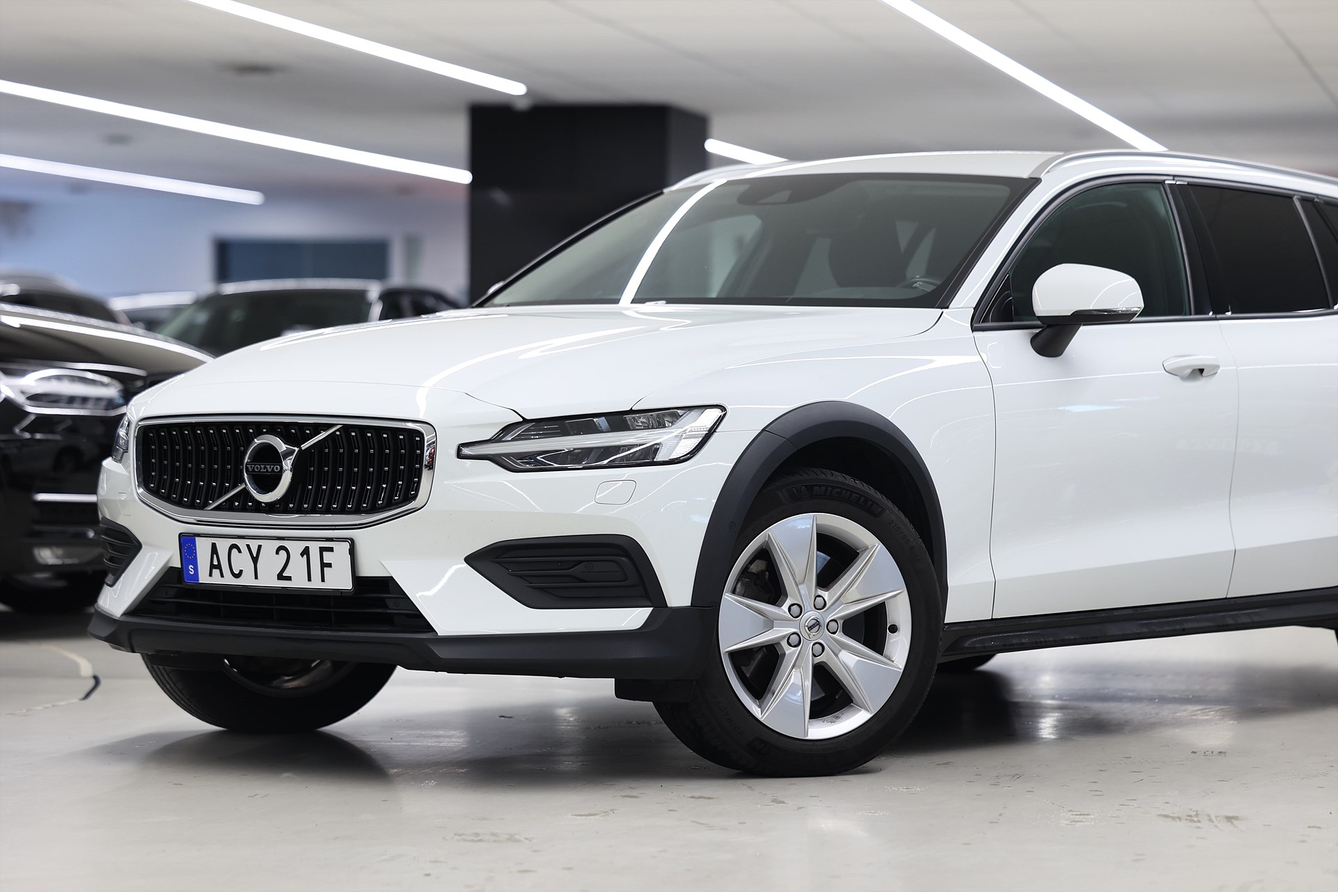 Volvo V60 Cross Country D4 AWD *Hjulkampanj!* Momentum Carplay