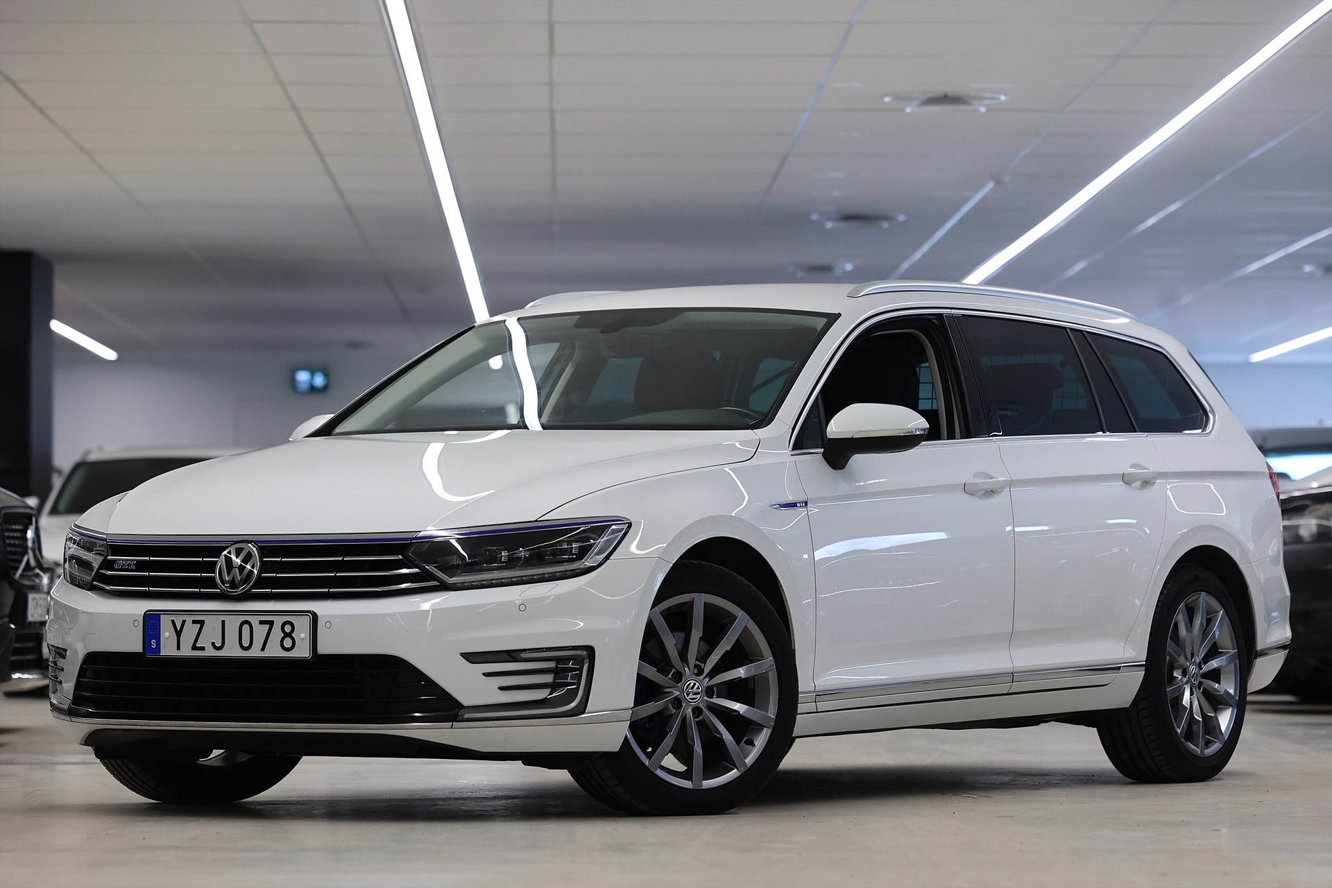 Volkswagen Passat GTE 1.4 TSI 218hk *Kampanj!* Värmare Kamera Drag