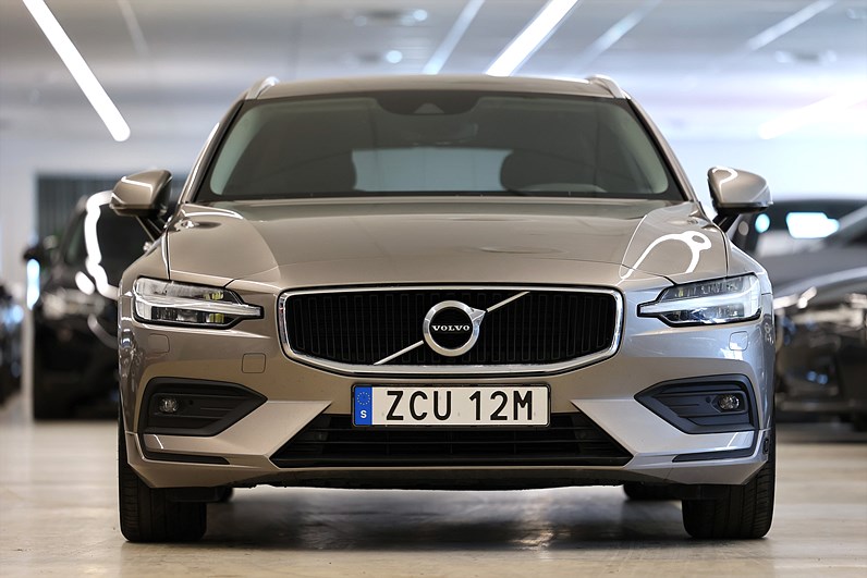 Volvo V60 B4 197hk Momentum H/K Värmare CarpPlay Drag B-Kamera