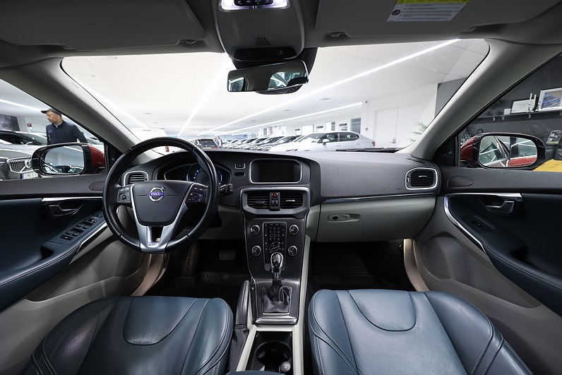 Volvo V40 D3 150hk Aut Summum Teknik Pkt Skinn Värmare