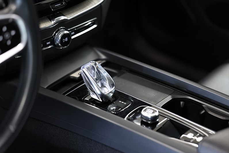Volvo XC60 T6 AWD Recharge 340hk Inscription Orrefors Pano Drag H/K MOMS