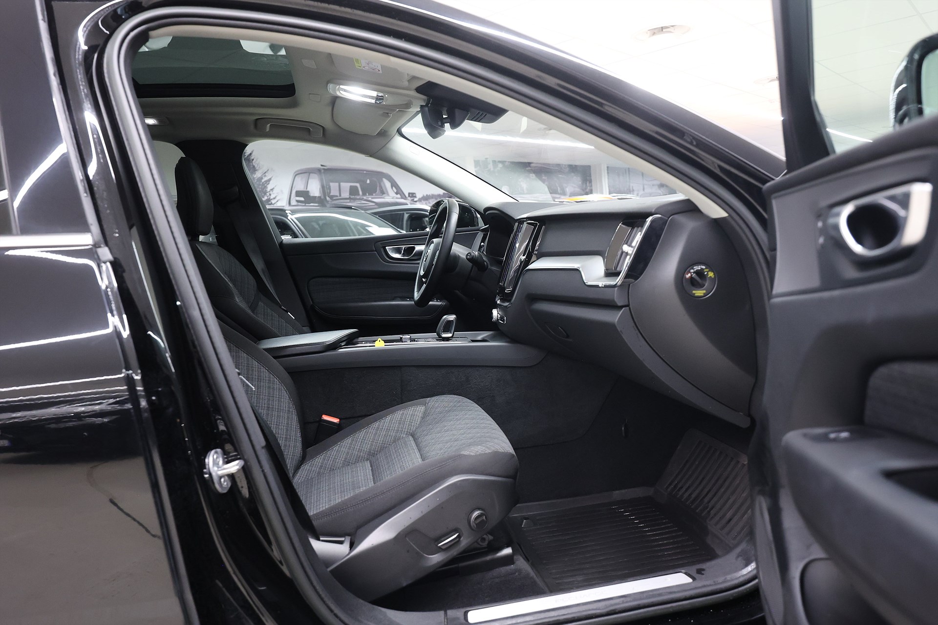 Volvo XC60 Recharge T6 AWD 350hk *Hjulkampanj!* Core Drag