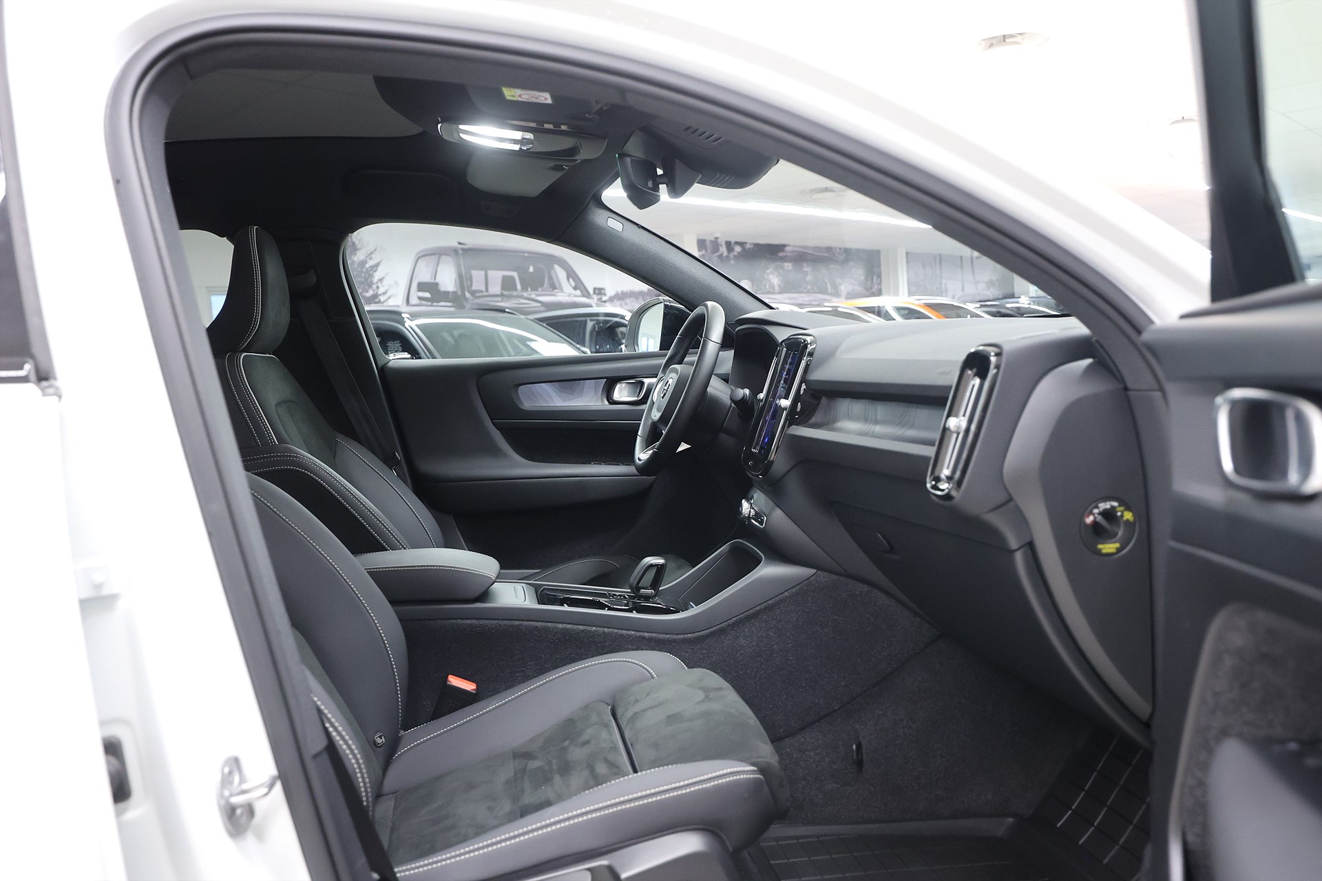 Volvo C40 Recharge Single Motor *Hjulkampanj!* Core Pano Drag