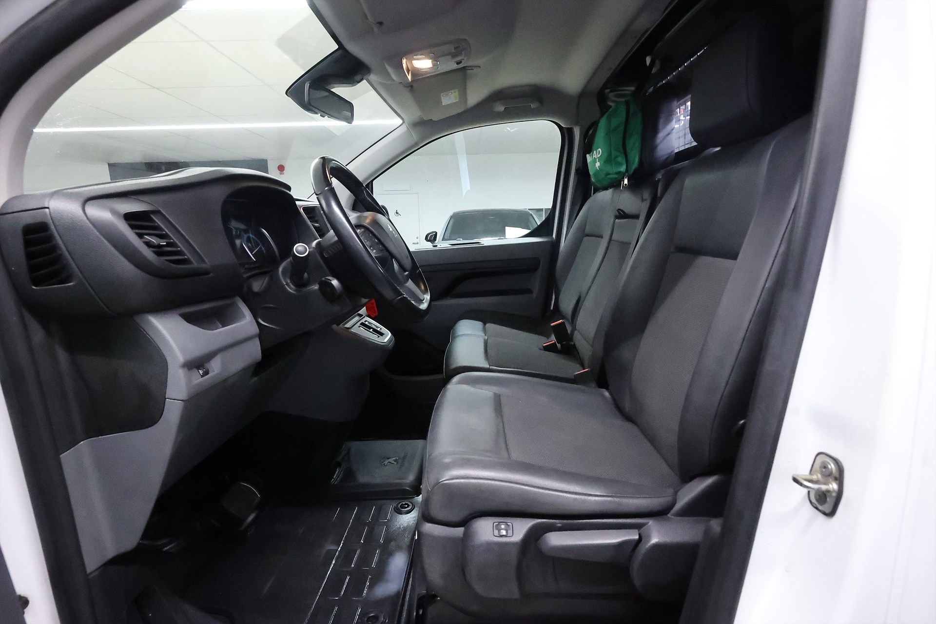 Peugeot e-Expert 75 136hk V-inrett B-kamera CarPlay MOMS