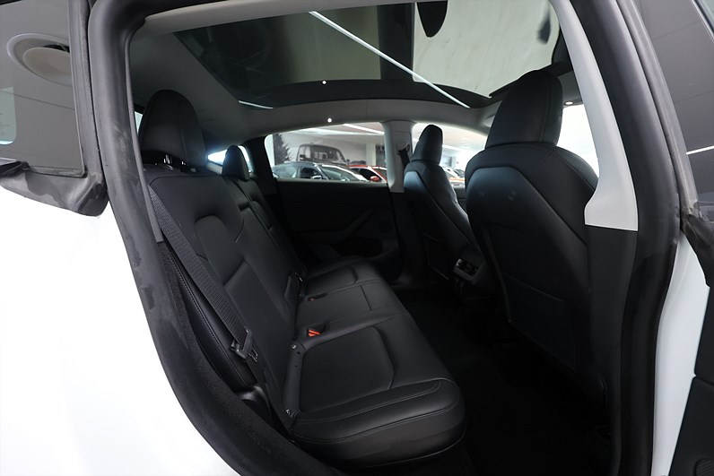 Tesla Model Y Long Range 514hk *Hjulkampanj!* AWD Pano AP MOMS