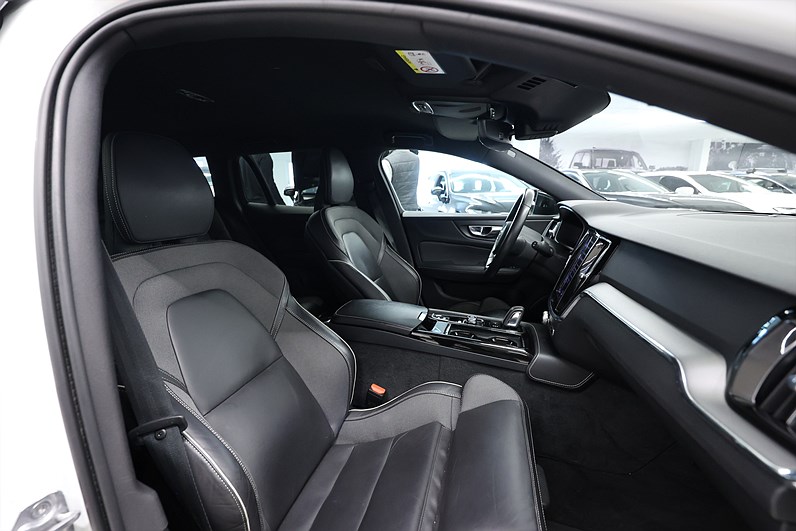 Volvo V60 T6 AWD TwEn 340hk R Design B-Kamera VOC Keyless