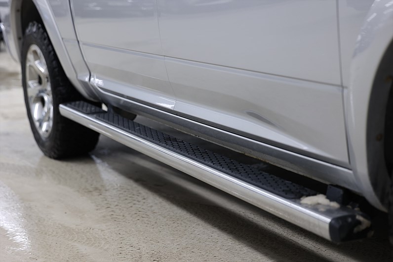 RAM 1500 Crew Cab 5.7 V8 4x4 Laramie Ram Box MOMS