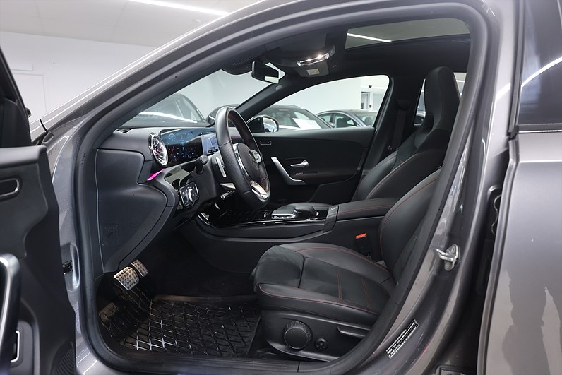 Mercedes-Benz A 250 e 218hk AMG Line Pano Värmare Keyless