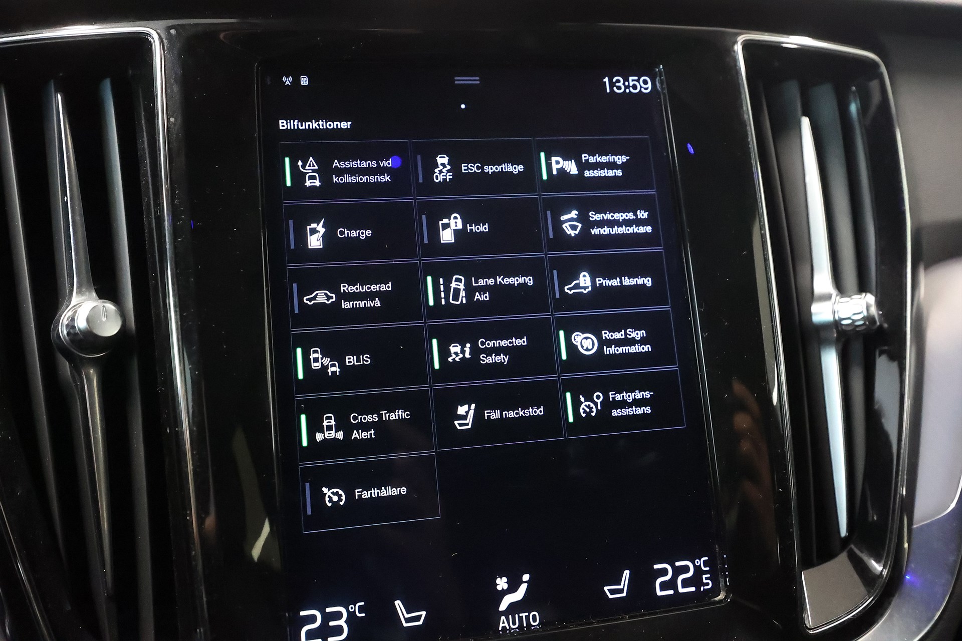 Volvo V60 Recharge T6 AWD 340hk Momentum Keyless CarPlay PDC