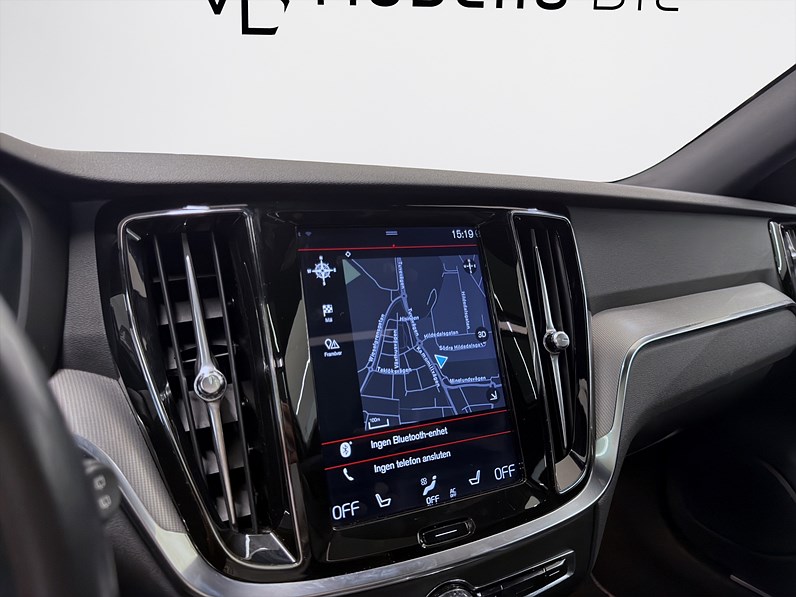 Volvo V60 T4 190hk R-Design H/K HUD Drag 360 Pano Navi