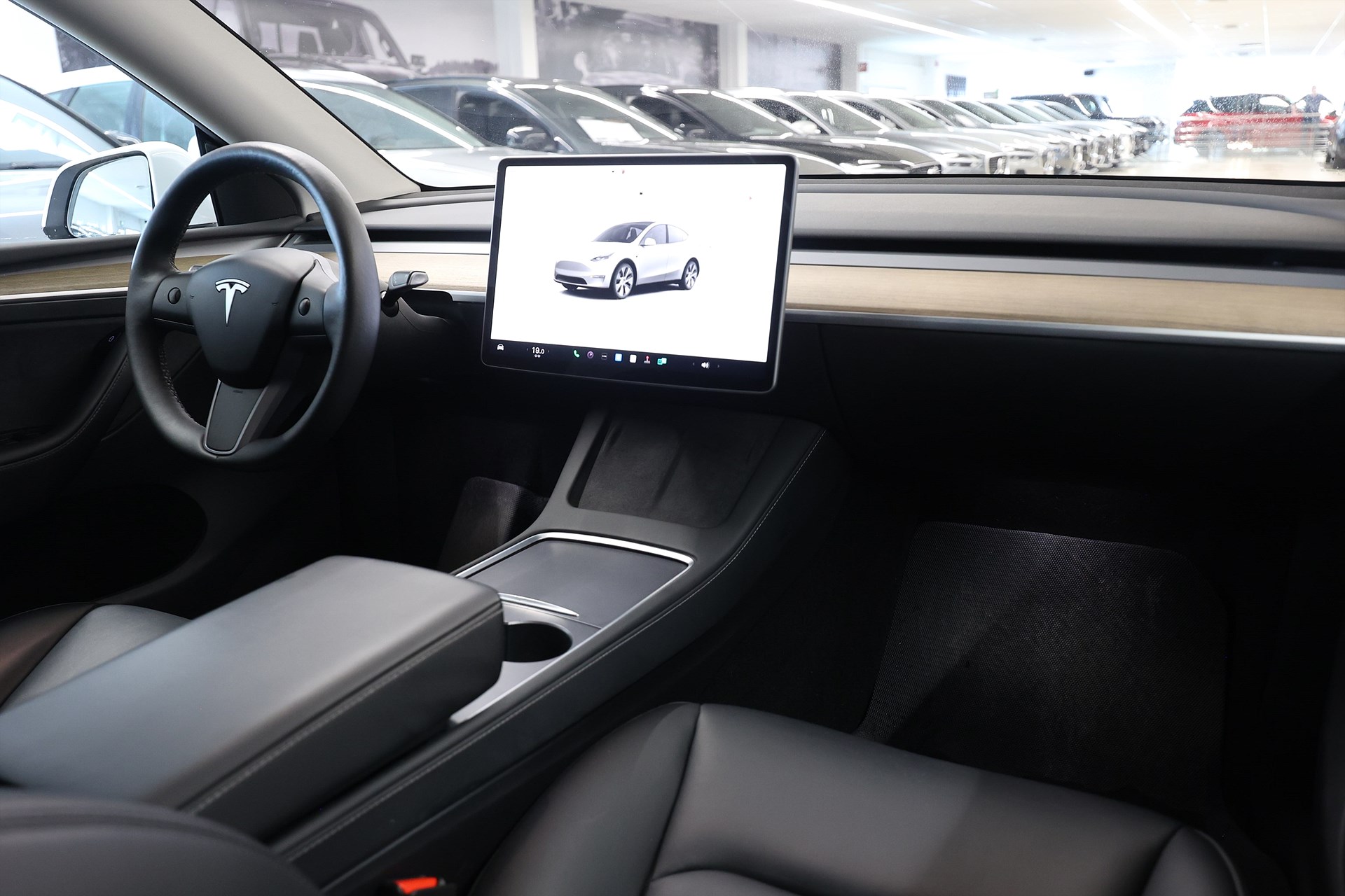 Tesla Model Y Standard Range 299hk Pano Läder Navi Drag B-Kamera