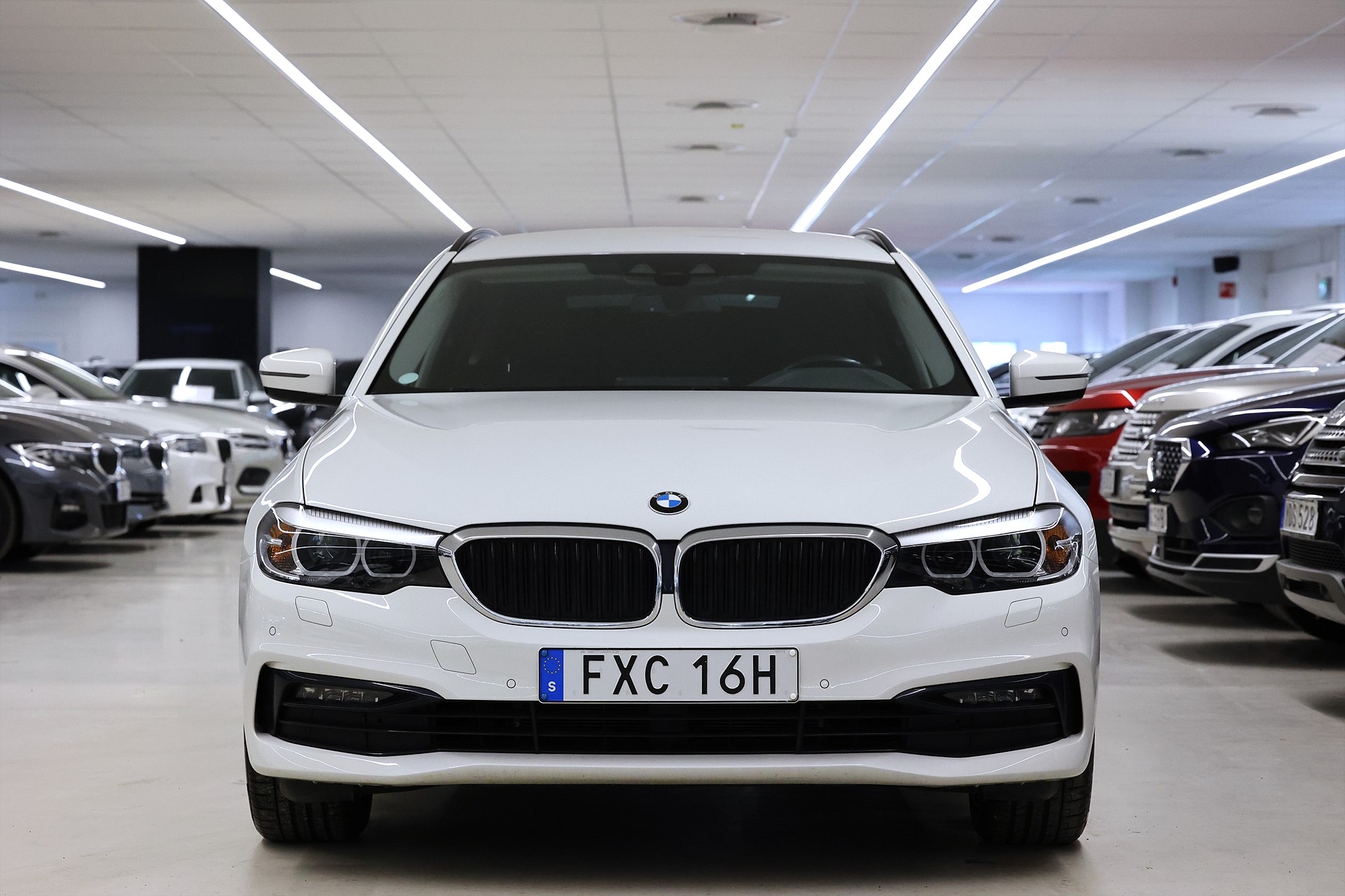 BMW 530i Touring 252hk Sport Line Shadow Hifi B-kamera Drag
