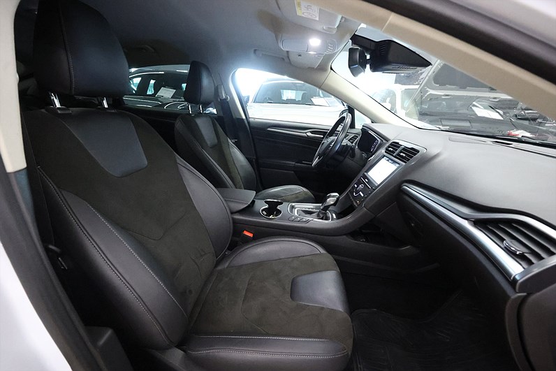 Ford Mondeo 2.0 TDCi 150hk Titanium Business Navi Keyless B-Kamera
