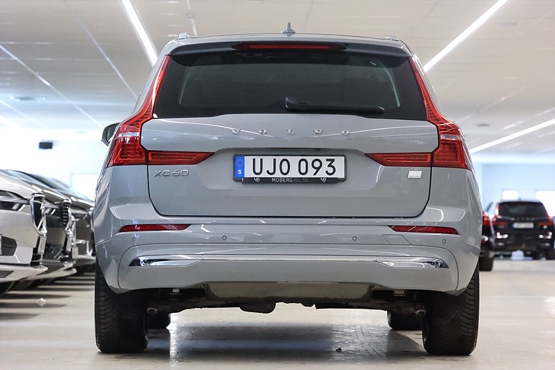 Volvo XC60 Recharge T6 AWD 350hk Core Pano Keyless Navi Drag