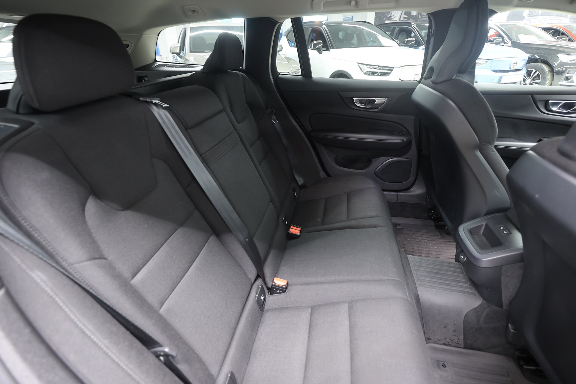 Volvo V60 B4 197hk Momentum Värmare Navi B-kamera